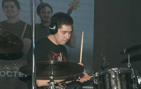 «Стихи на окнах подъезда №8» на Новом Арбате