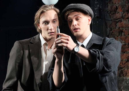 «Первая любовь последнего года» (16+) - это «история взросления, которая выстраивает мостик между поколениями»