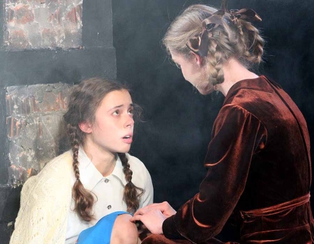 «Первая любовь последнего года» (16+) - это «история взросления, которая выстраивает мостик между поколениями»