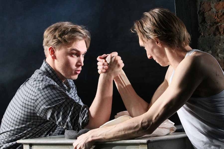 «Первая любовь последнего года» (16+) - это «история взросления, которая выстраивает мостик между поколениями»