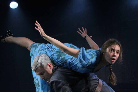 «Первая любовь последнего года» (16+) - это «история взросления, которая выстраивает мостик между поколениями»