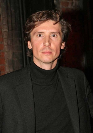 «Первая любовь последнего года» (16+) - это «история взросления, которая выстраивает мостик между поколениями»