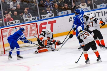 Победа «Динамо» на хоккейным «Амуром»