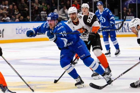 Победа «Динамо» на хоккейным «Амуром»