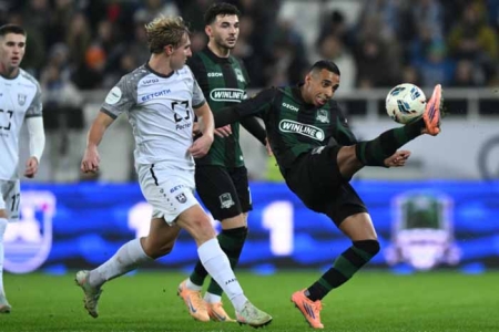 Три воскресных матча экватора футбольного чемпионата