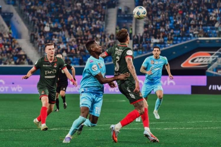 Три  матча футбольной премьер-лиги