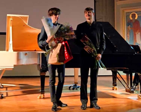 700 очарованных слушателей виртуозной классики: Лев Чефанов (фортепиано): соло & два рояля