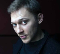 Дмитрий Соломыкин сыграет роль доктора Савиньи в спектакле «Человек, который ждет»