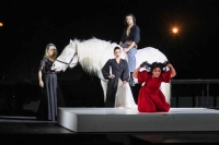 «Табор уходит в небо»: в Цыганском театре «Ромэн» показали эскиз культовой истории в неожиданной стилистике