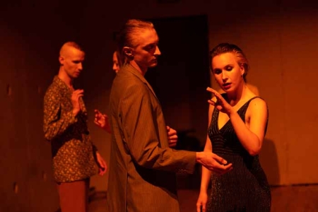 Хореографическая постановка о памяти, времени, жизни и смерти