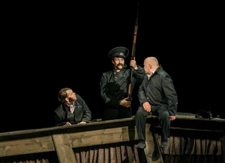 «Ревизор» от Рязанского ТЮЗа на московской сцене