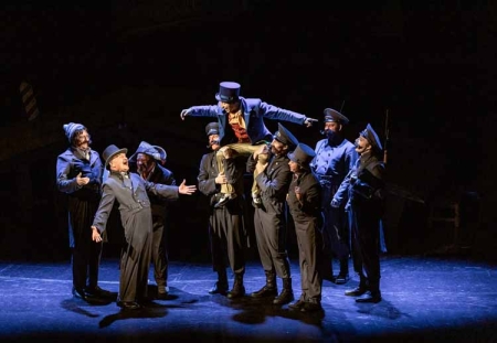 «Ревизор» от Рязанского ТЮЗа на московской сцене