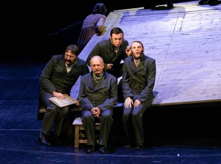 «Ревизор» от Рязанского ТЮЗа на московской сцене