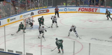 Два очка казанца Хмелевского позволили одержать победу над «трактористами» в столице Татарстана, а шанхайские «драконы» в овертайме проиграли «нефтяникам» в городе на Неве.