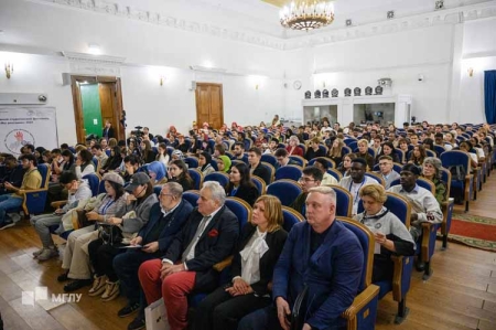 Учащиеся из 33 стран мира соревновались в МГЛУ в любви к России