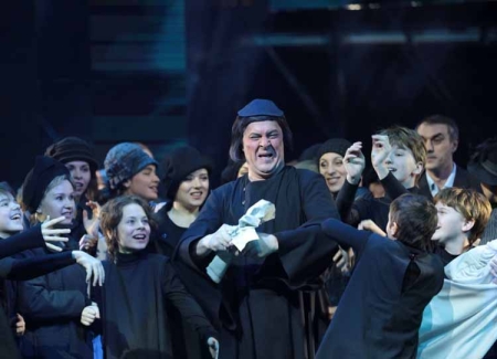 «Опера-триллер, опера-детектив, опера-кровавая драма, опера-кинематограф»