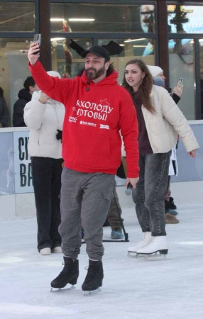 Флешмоб в костюмах героев сказки про Буратино