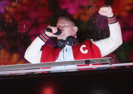 Каток «Лужники» площадью 16 000 квадратных метров открылся на обновленной Центральной площади после масштабной реконструкции. Одновременно ледовая поверхность вмещает до 3000 посетителей.