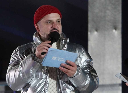 Каток «Лужники» площадью 16 000 квадратных метров открылся на обновленной Центральной площади после масштабной реконструкции. Одновременно ледовая поверхность вмещает до 3000 посетителей.