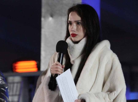 Каток «Лужники» площадью 16 000 квадратных метров открылся на обновленной Центральной площади после масштабной реконструкции. Одновременно ледовая поверхность вмещает до 3000 посетителей.