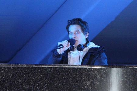 Каток «Лужники» площадью 16 000 квадратных метров открылся на обновленной Центральной площади после масштабной реконструкции. Одновременно ледовая поверхность вмещает до 3000 посетителей.