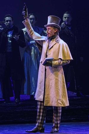 «Грусть в обществе смешна, а слишком большая весёлость неприлична»