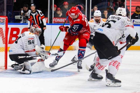 Спартаковцы победили в Питере, а омичи праздновали викторию в Ярославле