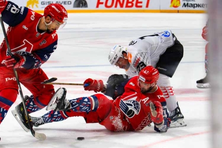 Спартаковцы победили в Питере, а омичи праздновали викторию в Ярославле