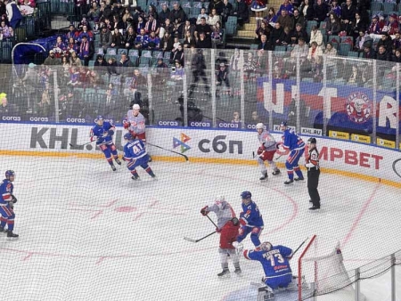 Спартаковцы победили в Питере, а омичи праздновали викторию в Ярославле