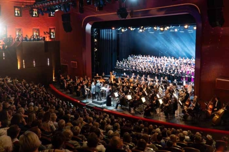 «Для меня Россия - страна простора, страна песни, страна печали, страна минора, страна Христа»