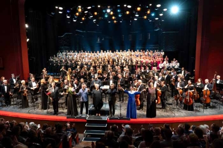 «Для меня Россия - страна простора, страна песни, страна печали, страна минора, страна Христа»