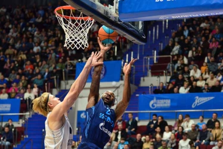 «Зенит» баскетбольный «переплыл» красноярский «Енисей»