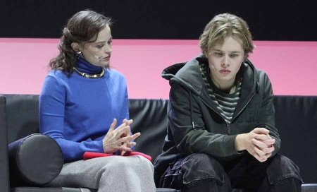 Отцы и дети – премьера «Сын» (16+) в театре Ермоловой