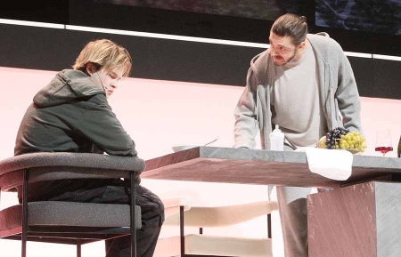 Отцы и дети – премьера «Сын» (16+) в театре Ермоловой