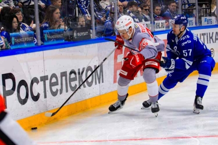 Хоккейные поединки в Москве и Казани