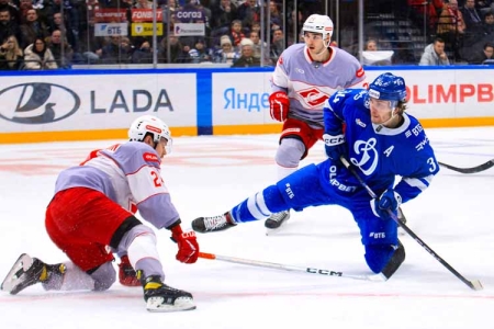 Хоккейные поединки в Москве и Казани