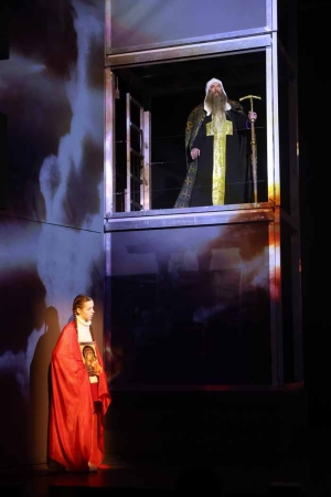 Семейное шоу: эксперимент с мультижанровыми формами – премьера спектакля «Соборная площадь» (6+)