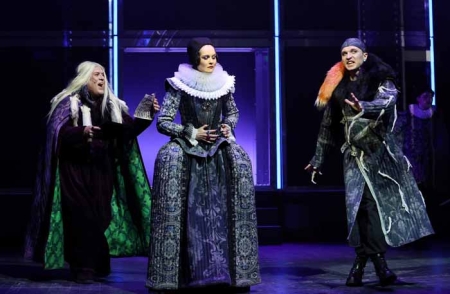 Семейное шоу: эксперимент с мультижанровыми формами – премьера спектакля «Соборная площадь» (6+)