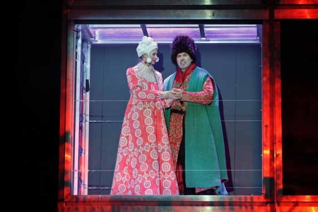 Семейное шоу: эксперимент с мультижанровыми формами – премьера спектакля «Соборная площадь» (6+)