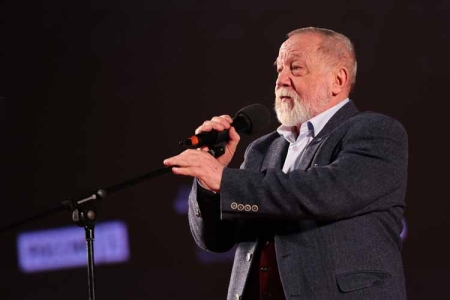 Премьерный показ спектакля вахтанговцев «Мёртвые души» в московском киноцентре «Октябрь»