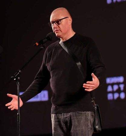 Премьерный показ спектакля вахтанговцев «Мёртвые души» в московском киноцентре «Октябрь»