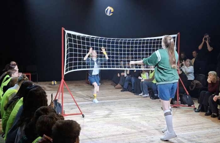 «Восьмиклассница» (16+) – премьера в Маяковке