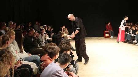 «Восьмиклассница» (16+) – премьера в Маяковке