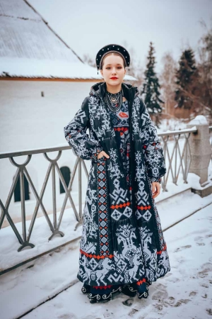 Екатерина Копанова с дочкой открыли дефиле Душегреи в Гостином дворе