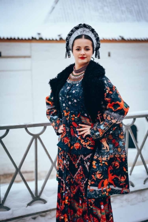 Екатерина Копанова с дочкой открыли дефиле Душегреи в Гостином дворе