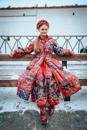 Екатерина Копанова с дочкой открыли дефиле Душегреи в Гостином дворе