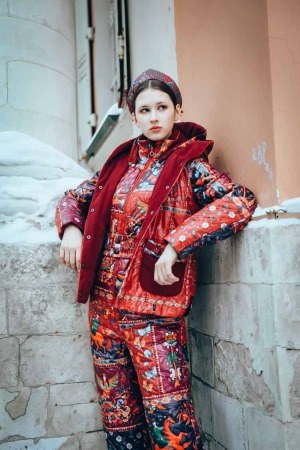 Екатерина Копанова с дочкой открыли дефиле Душегреи в Гостином дворе