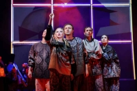 Семейное шоу: эксперимент с мультижанровыми формами – премьера спектакля «Соборная площадь» (6+)