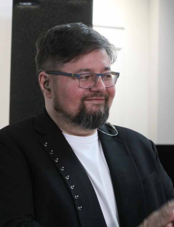 Лучшая актриса страны открыла персональную выставку в День Рождения