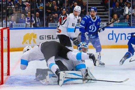 Хоккейные разборки динамовцев Москвы и Минска
